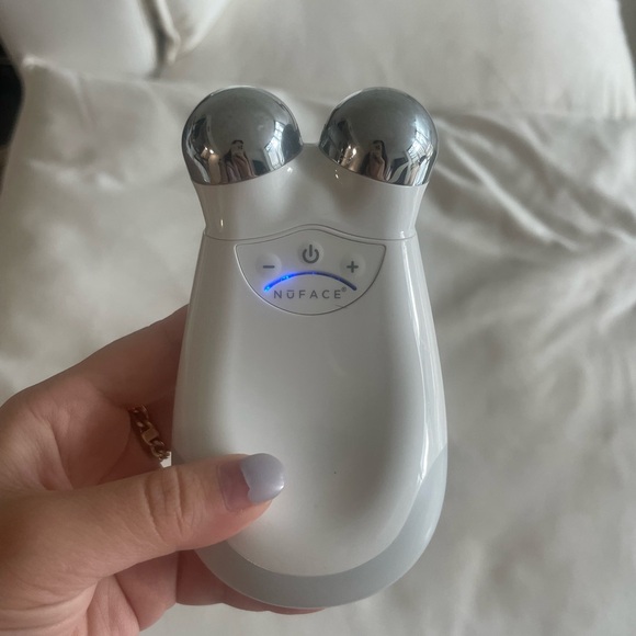 Nuface Trinity with Gel and Attachments - Picture 2 of 2